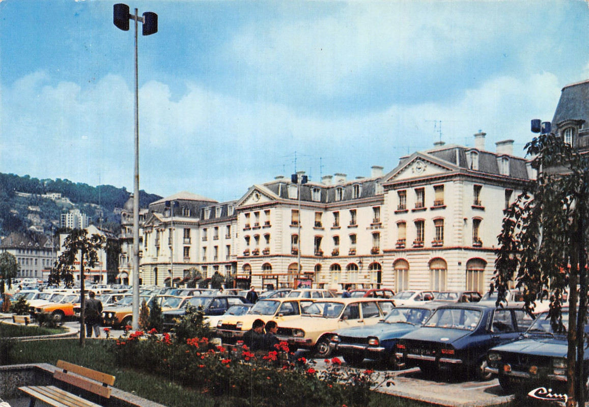 Place de l' hôtel de ville2