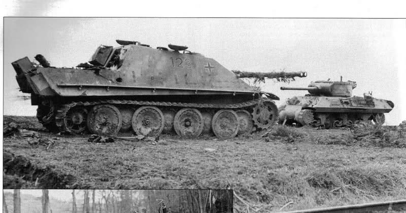 La horma de su zapato... un Jagdpanther y un M36 de 90 mm, ambos fuera de combate, ilustran dos enfoques distintos del concepto de cazacarros. Norte de Alemania, 1945 La horma de su zapato... un Jagdpanther y un M36 de 90 mm, ambos fuera de combate, ilustran dos enfoques distintos del concepto de cazacarros. Norte de Alemania, 1945