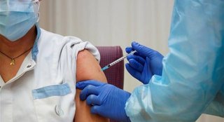 Εμβόλιο: Τι πρέπει να κάνετε για να προλάβετε ανεπιθύμητα συμπτώματα και θρόμβους Ispania-embolio-koronoios