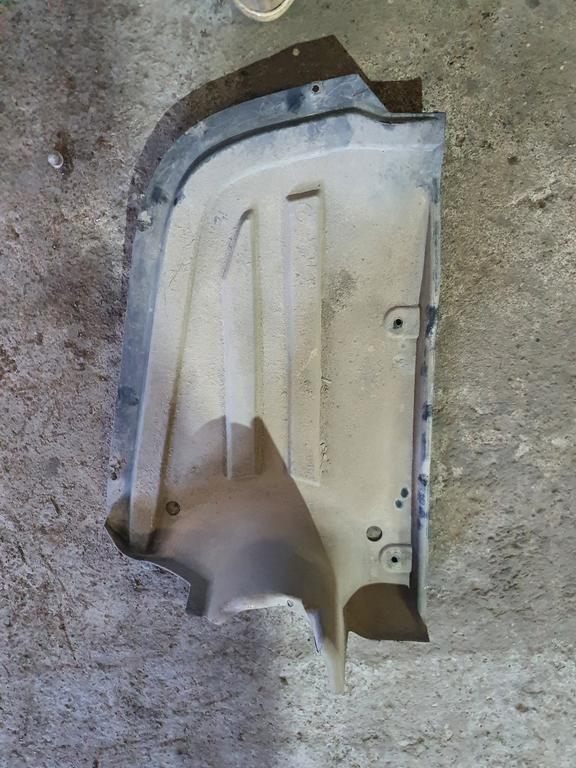 Подкрылок передний правый