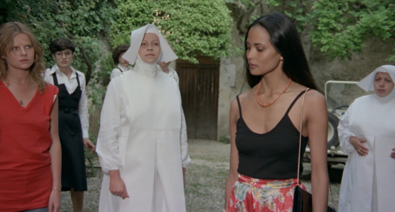 Sister-Emanuelle-1977-1080p-Blu-Rayx264-AAC20-PTP-18-mkv-snapshot-01-32-15-238.jpg
