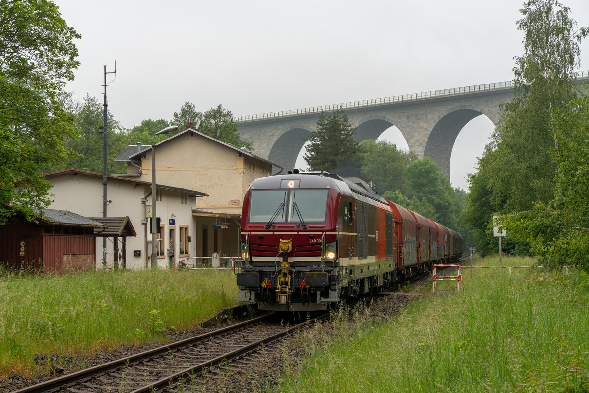 03.06.24 249 001 mit Oelsnitzer Übergabe 2