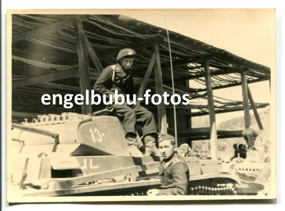 FOTO - Panz.-Regt. 2 (Eisenach) - PANZER III mit Nr. 13 - -1.Panzer-Div.- -11