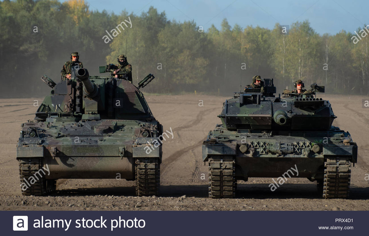 28-september-2018-lower-saxony-munster-the-panzerhaubitze-2000-l-of-the-german-armed-forces-stands-n.jpg