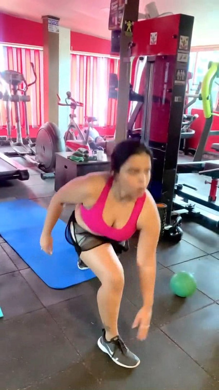 Sexy Desi Girl Big Deep navel in workout dress.divx_snapshot_00.20.995