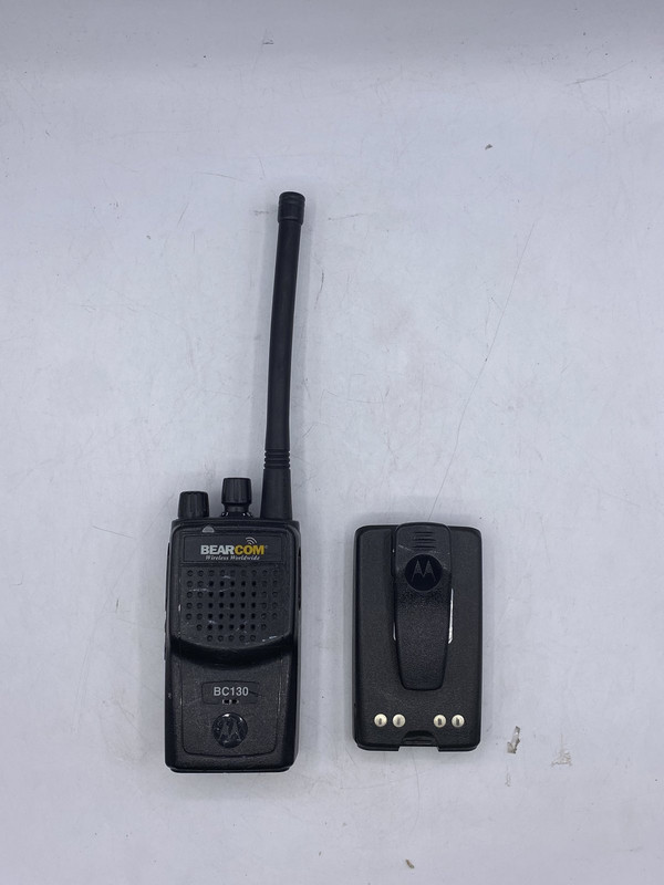 BEARCOM AAH84KDJ8AA2AN HANDHELD PORTABLE WALKIE TALKIE RADIO WITH BATTERY