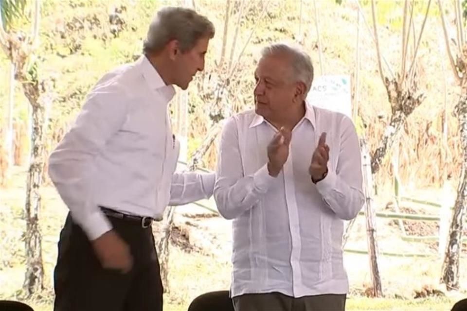 López Obrador y John Kerry abordan tema energético en reunión