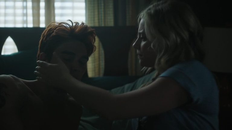 Riverdale.S06E01.Benvenuti.a.Rivervale.WEBMux.ITA.ENG.AAC.x264-BlackBit[screenshot 1]