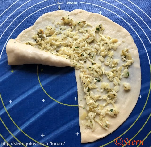 Пирог с рисом и маринованными огурцами «Рассольник»