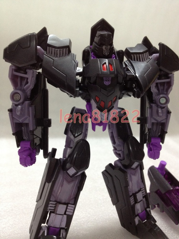Transformers-Generations-Deluxe-Megatron-04_1373