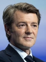 Victor ARKWRIGHT (François Baroin)