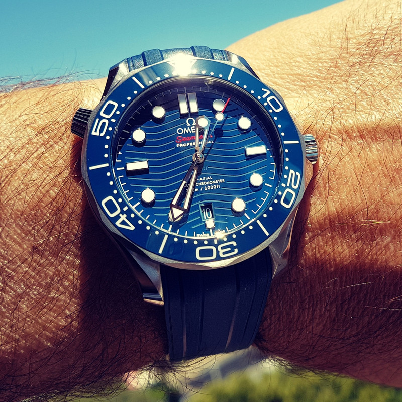 Ω Seamaster Professional Diver 300M Co-Axial Master Chronometer 42mm Cal. 8800 Blue (1)