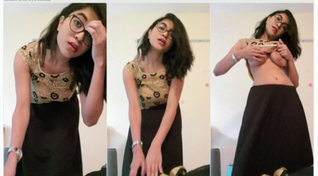 Indian sexy girl showing her boob exclusive viral video