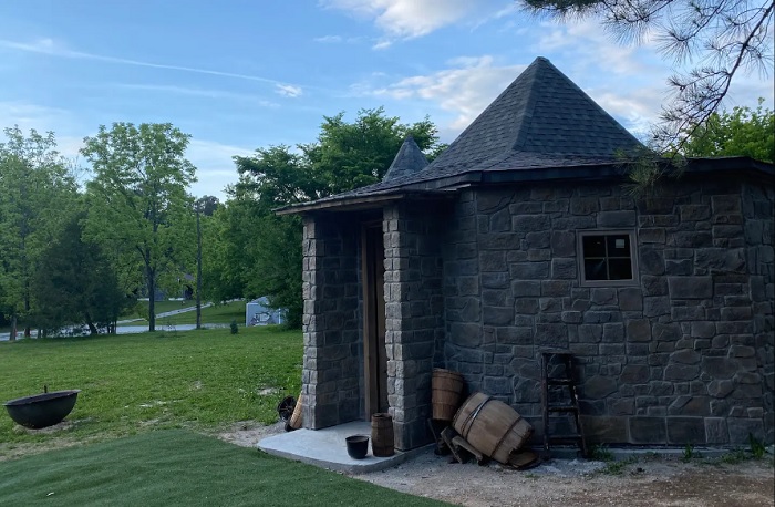 Airbnb bertema Harry Potter di Georgia, Amerika Serikat punya bangunan mirip rumah Hagrid.