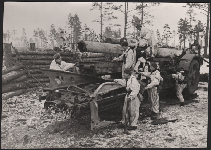 Ропша. Немецкое дальнобойне орудие, стрелявшее по Ленинграду.1