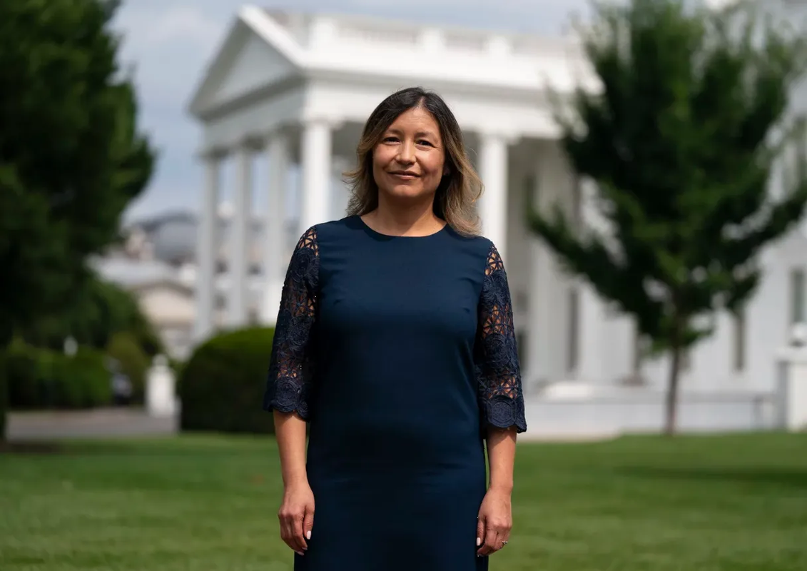 ¿Quién es la mujer que dirigirá la campaña 2024 de Biden?