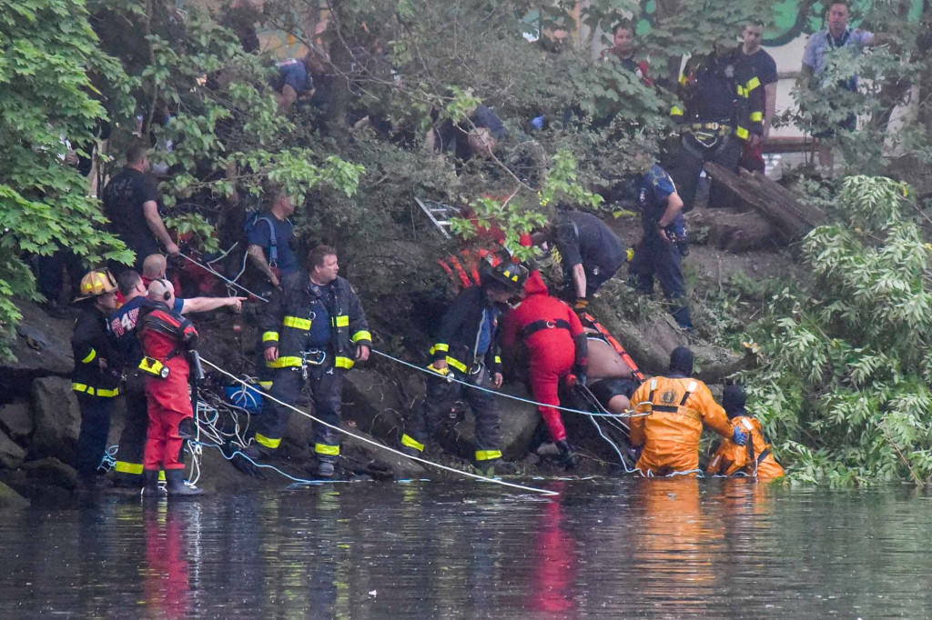 Car crashes into creek in Queens