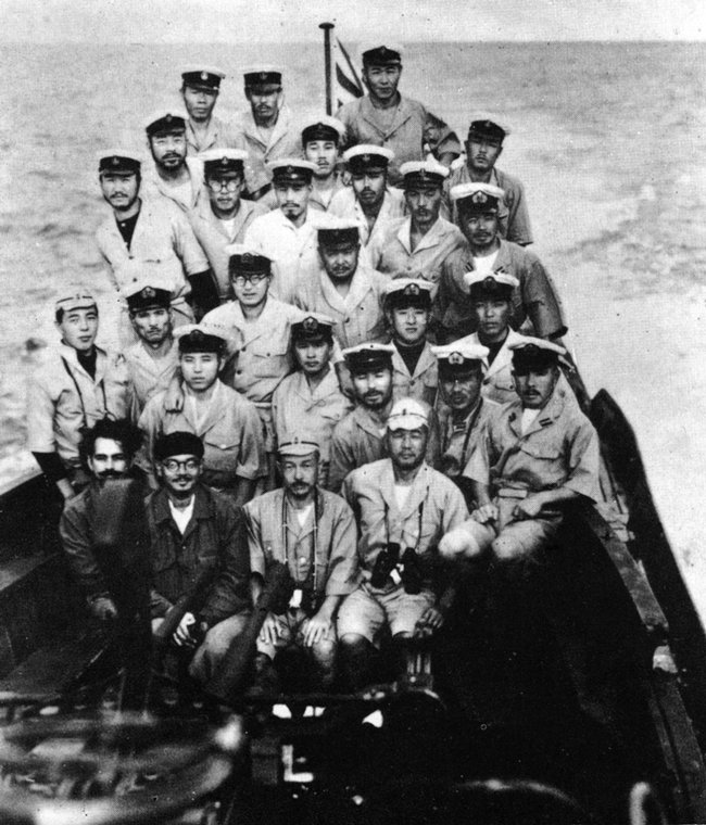 Missions secrètes, le sous-marin Japonais I-29 en escale à Lorient en 1944 19430428-japanese-submarine-crew-i-29