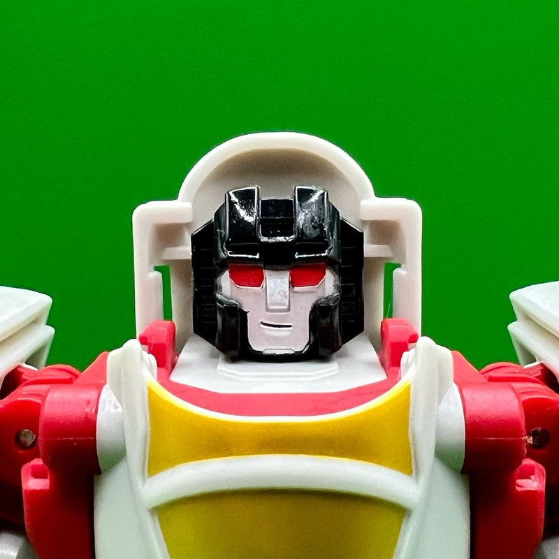 Classic-Heroes-Starscream-3