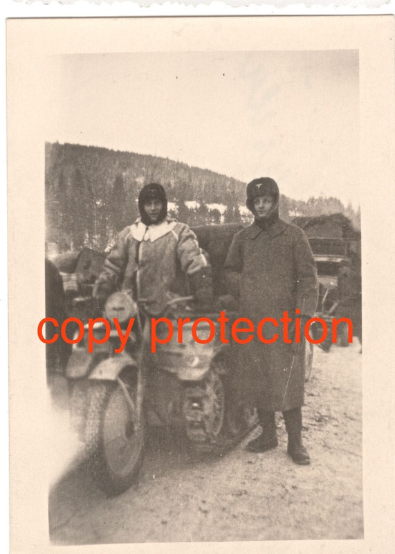 Fotos 1.SKI-JÄGER-DIVISION 1944-45 Kettenkrad Tarnuniform1