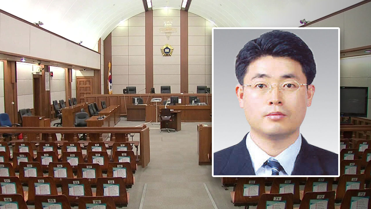 이재권 판사가 근엄한 표정으로 재판에 임하는 모습 (출처 MBC)