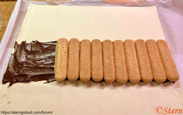 Слоёный пирог с шоколадной пастой и орехами