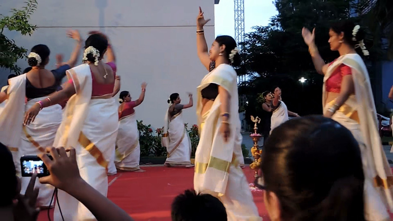 Auntie Big Navel.mkv_snapshot_00.49.440