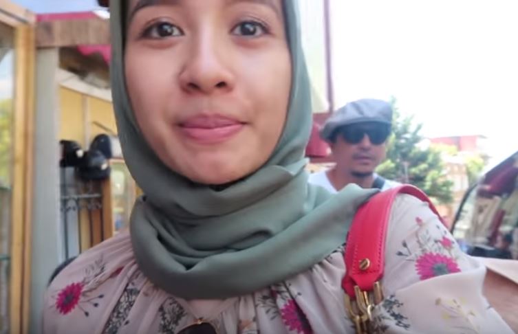 Liburan Bella dan Engku Emran