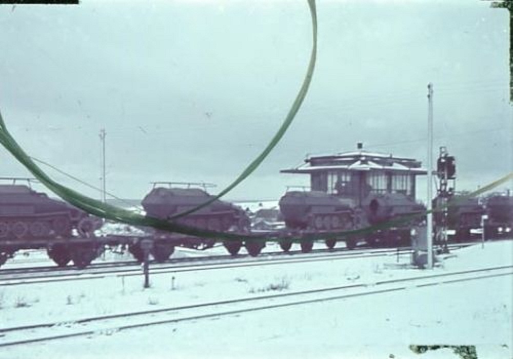 Schützenpanzer Halbkette Bahntransport Winter WK
