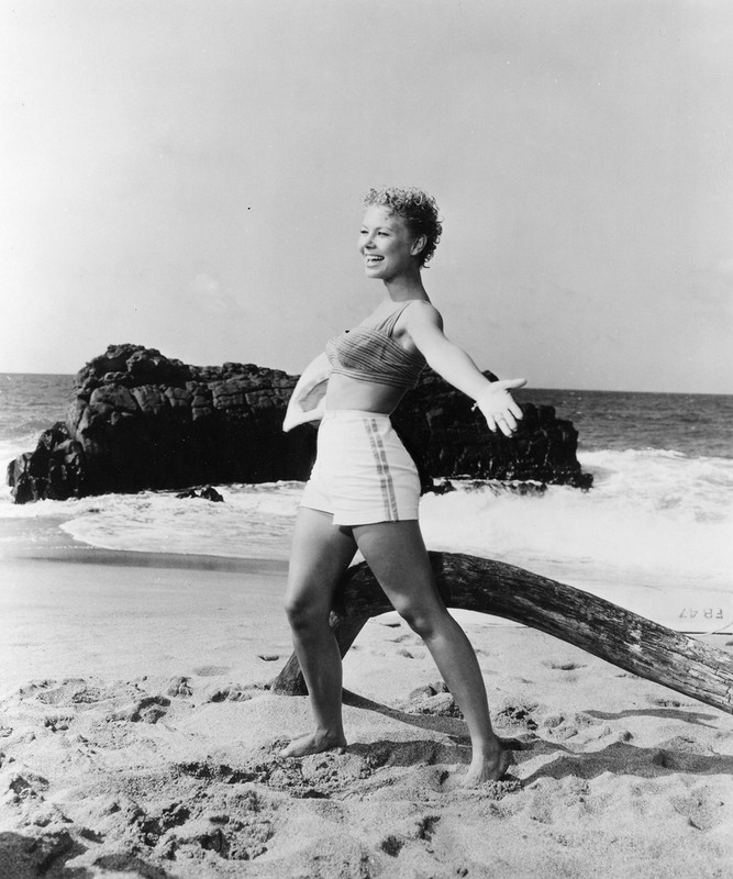 Mitzi_Gaynor_b39