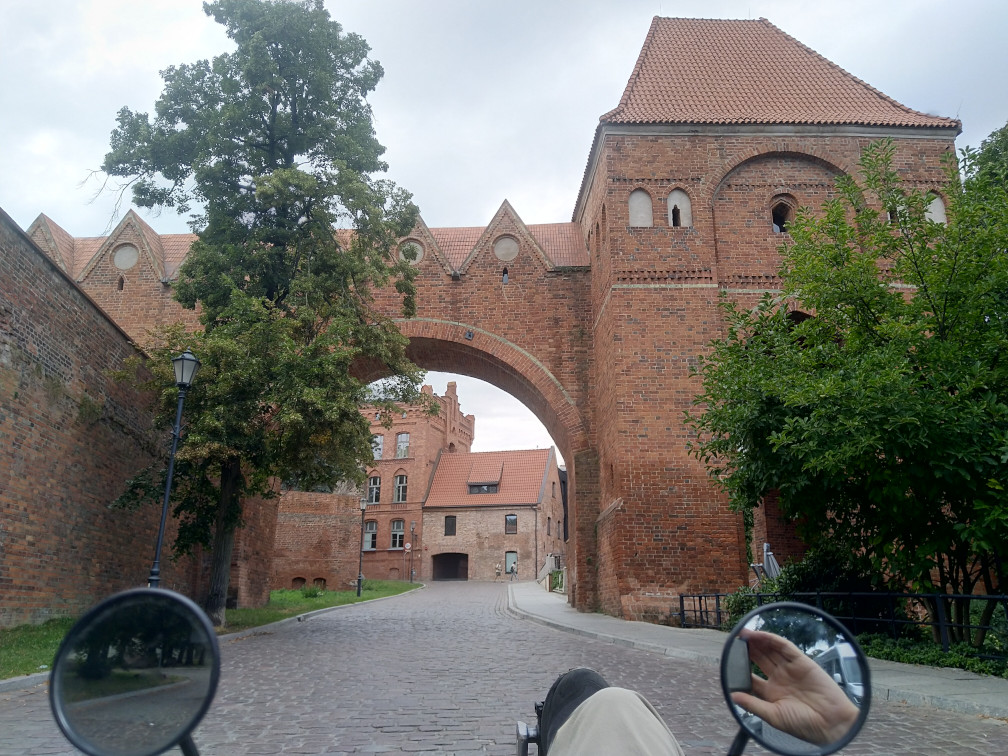 [Afbeelding: IMG-20230828-163405-stadspoort-torun.jpg]