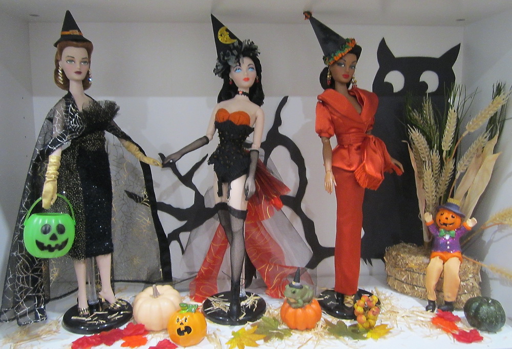 THE STUDIO COMMISSARY: Dolls on Display: Oct 2023....SPOOKALICIOUS ...