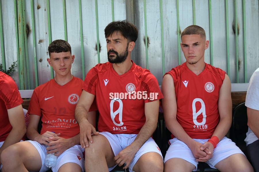 , &Pi;&alpha;&nu;&theta;&omicron;&upsilon;&rho;&iota;&alpha;&kappa;ό&sigmaf;- &Pi;&alpha;&lambda;&lambda;&eta;&xi;&omicron;&upsilon;&rho;&iota;&alpha;&kappa;ό&sigmaf; 3-0: &Mu;&epsilon; &tau;&omicron; &delta;&epsilon;&xi;ί &sigma;&tau;&alpha; &mu;&pi;&alpha;&rho;ά&zeta; &mu;&epsilon; &chi;&alpha;&tau; &tau;&rho;&iota;&kappa; &tau;&omicron;&upsilon; &Alpha;&gamma;&gamma;&epsilon;&lambda;ή (&phi;&omega;&tau;&omicron;&gamma;&rho;&alpha;&phi;ί&epsilon;&sigmaf;)