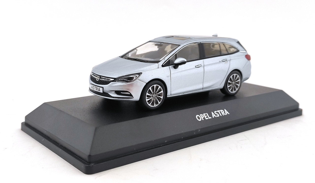 Opel Astra Combi silver iScale (1)