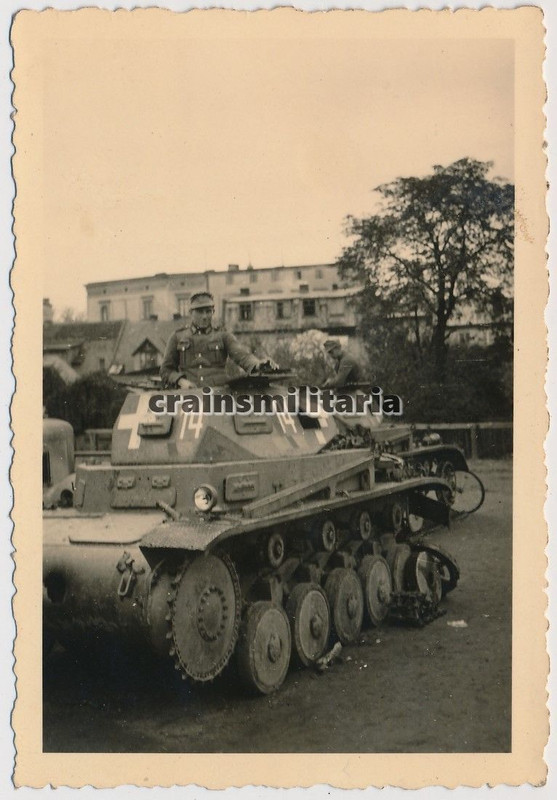 Orig. Foto zerstörte deutsche Panzer II Tank mit