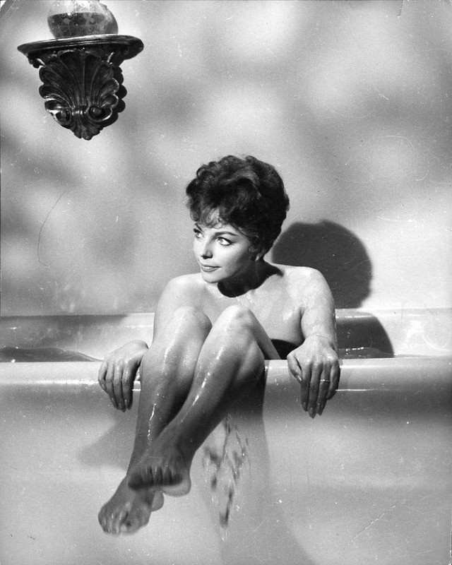 Joan_Collins_e32