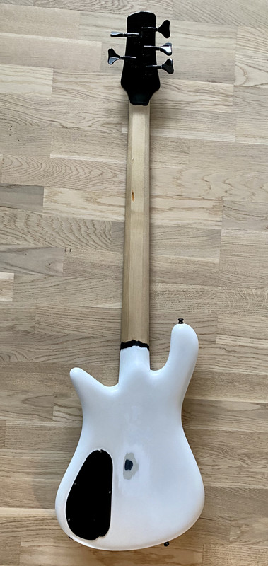 60754350-80E3-4413-B326-3BD07A59168A