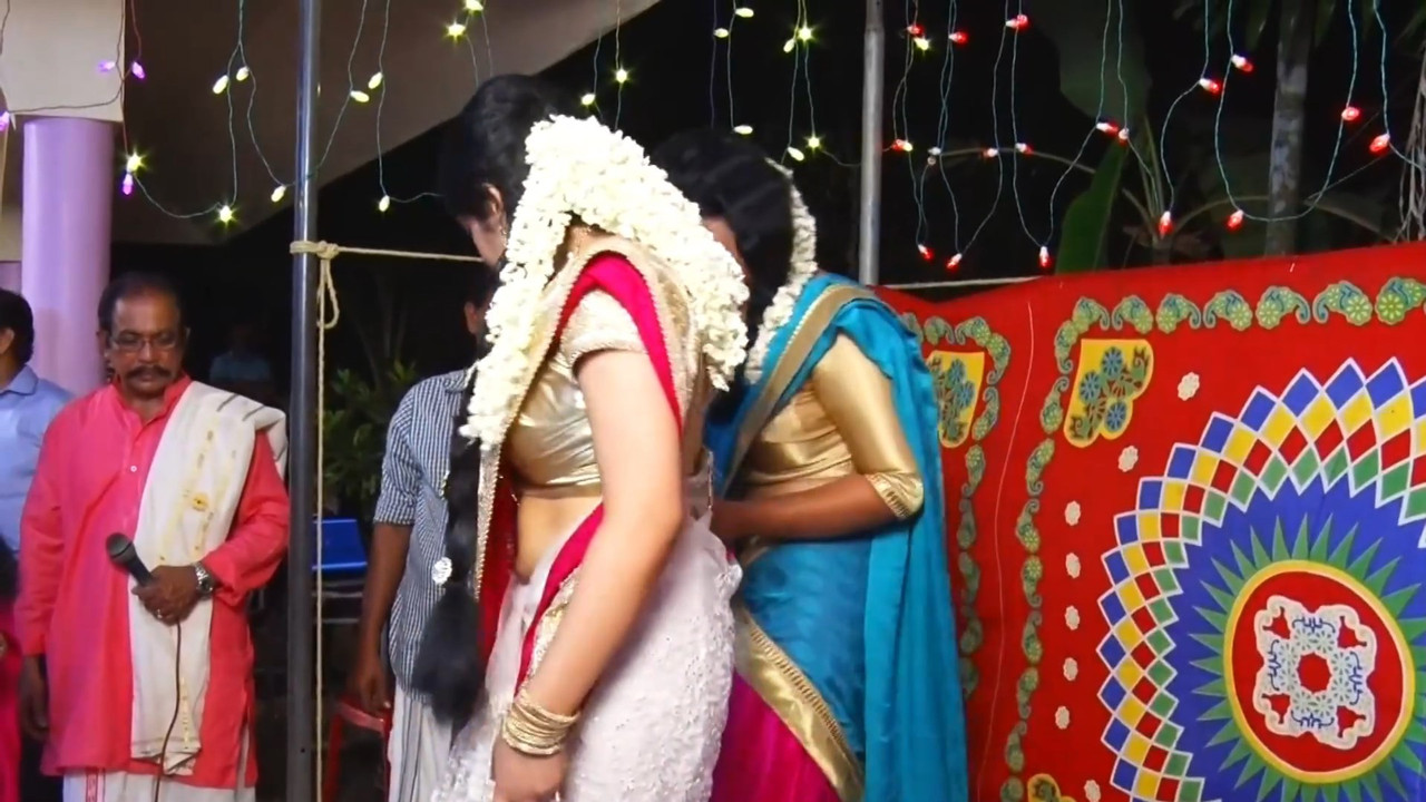 Cute malayali girl navel slips in red saree.mp4_snapshot_00.08.221