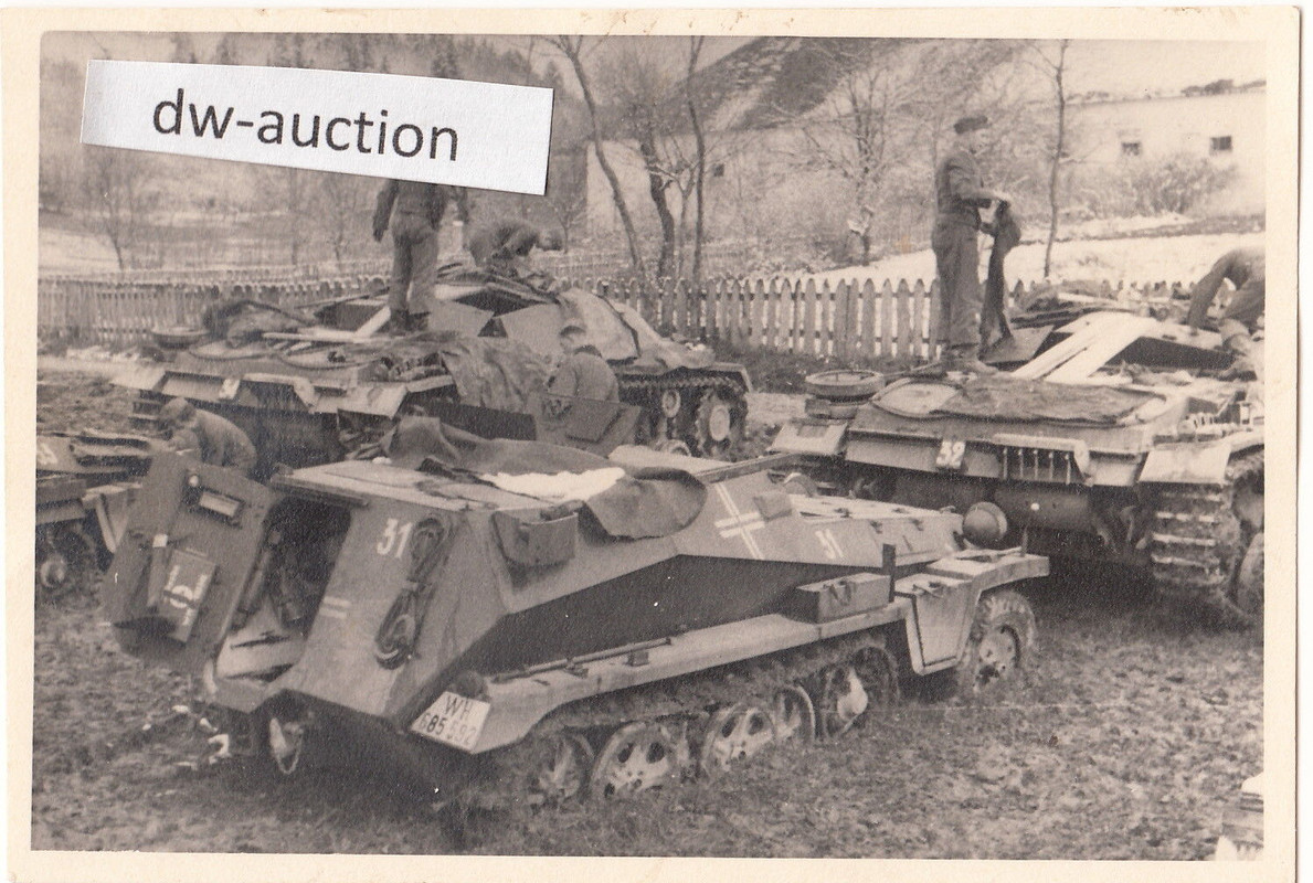 Sturmgeschütz mit Nummer und SdKfz Halbkette Mun