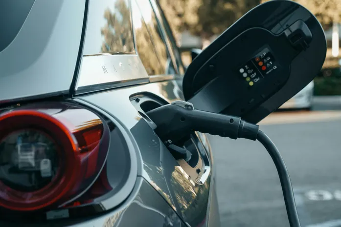 Nova lei permite que condôminos instalem carregadores elétricos em Alagoas