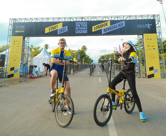 Momen Gilang dan Shandy saat mengikuti ajang L'etape Indonesia by Tour De France.