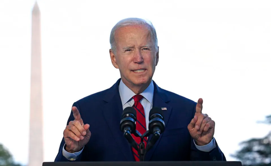 Joe Biden condena el ataque contra el escritor Salman Rushdie