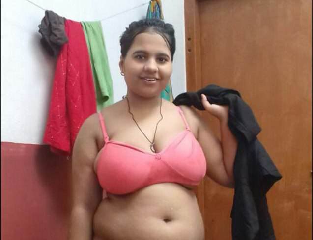 Hot desi milf changing her cloths exclusive viral video