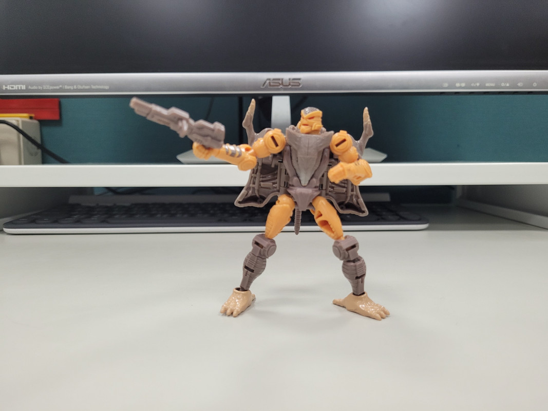 Netflix-War-For-Cybertron-Optimus-Primal-Rattrap-17