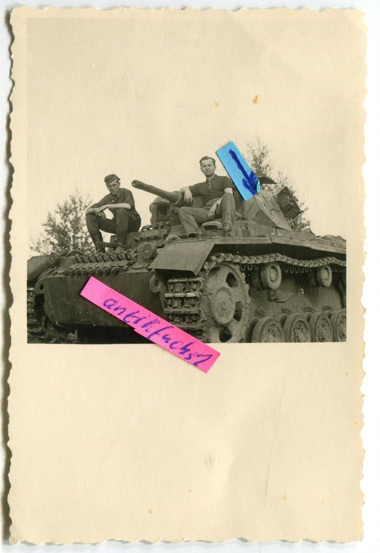 Deutscher Panzer mit Wappen Bär am Turm im 2.WK