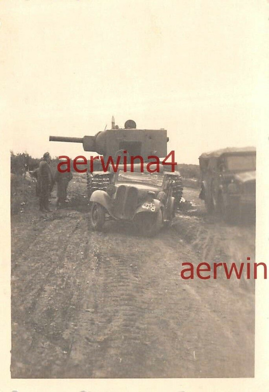 Kübelwagen BMW 309 am russ. Panzer KW - 2 Rollbahn Wilna Litauen Ostfront