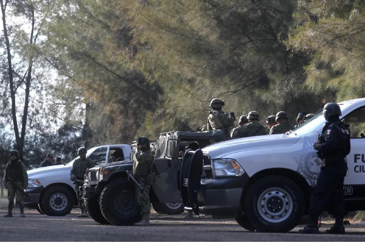 Balacera entre militares y sicarios con AK-47 en Morelia deja 7 muertos