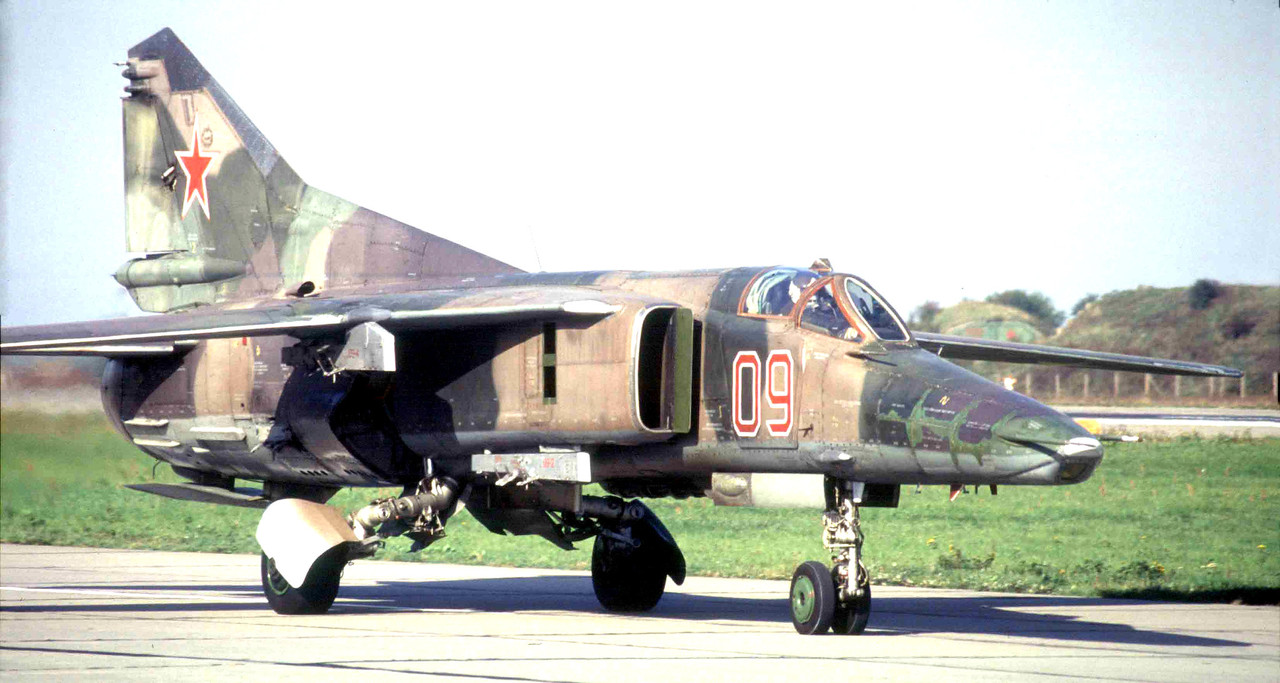 296 APIB Mig-27M 09 Red_83712545300