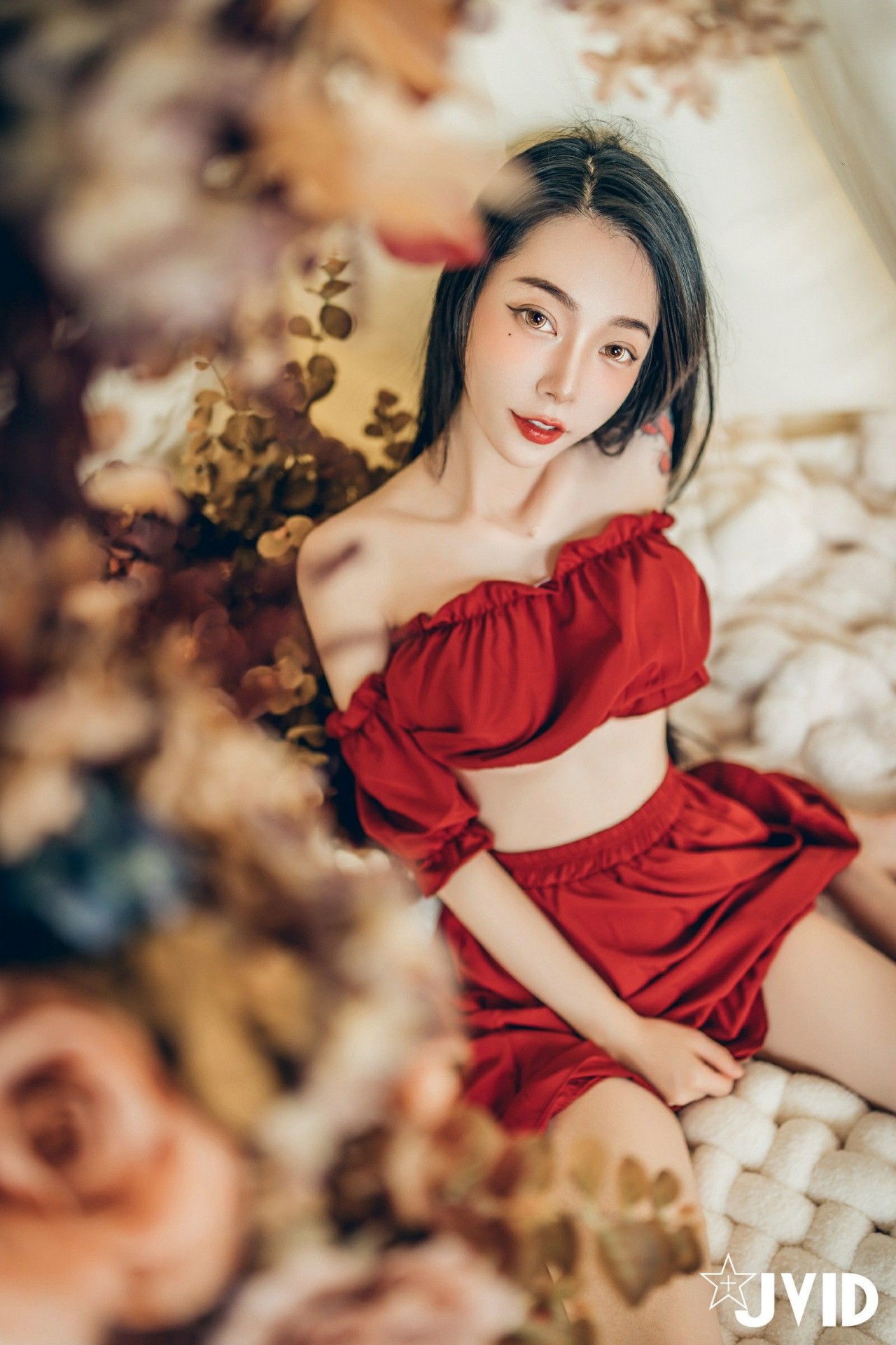 jvid 飄 飄《女神比基尼》美女写真，躺在浴缸场景，尽显性感姿态插图3