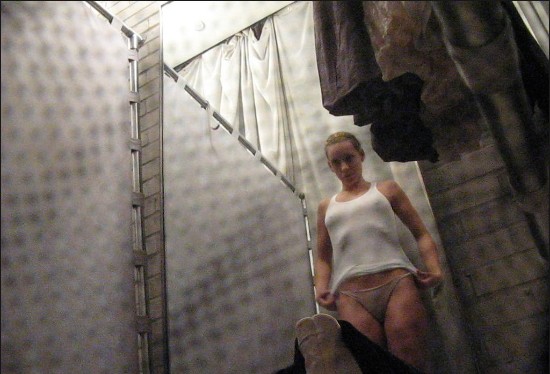 [Image: Voyeur23905120453.jpg]